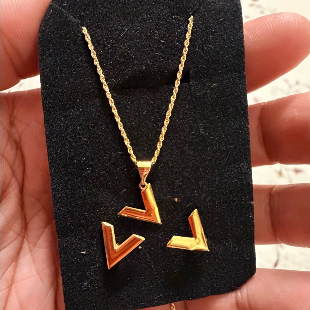 18k gold set .18 inch Elegant Gold Necklace and Earring Set with stamp lightweig